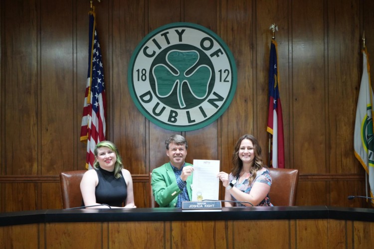 group photo of mayor and visit dublin ga staff